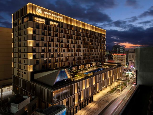 ホテル コレクティブ 外観（夜）